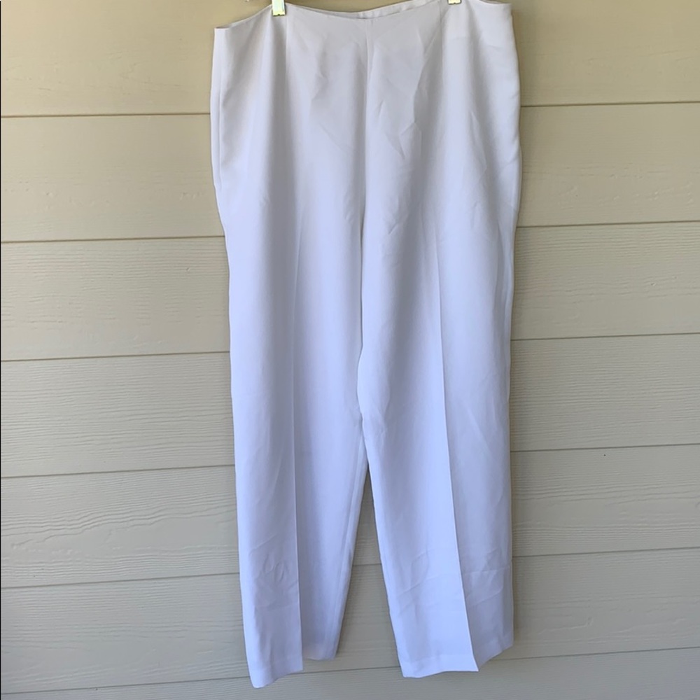 Beautiful white summer pant - size P16